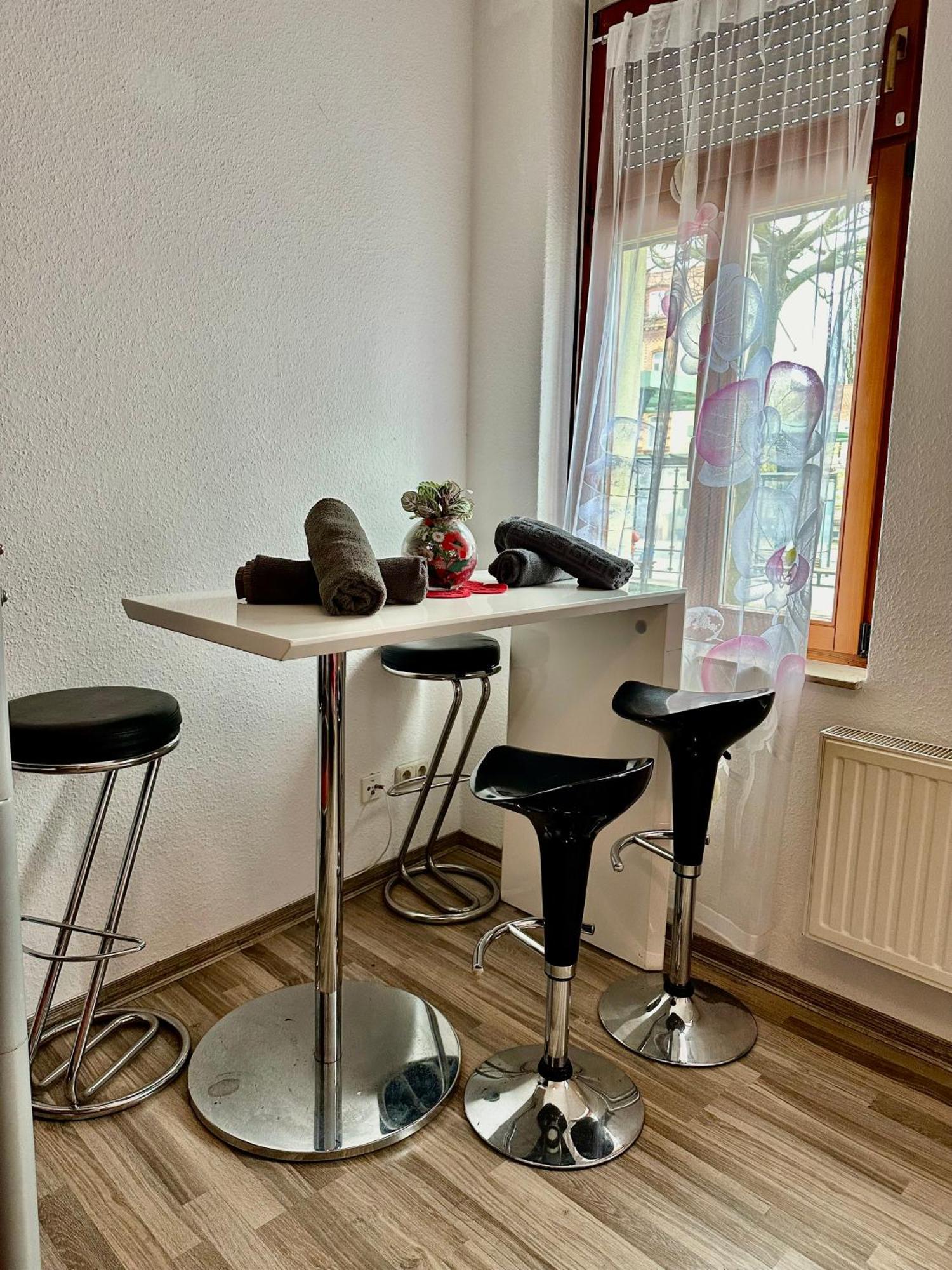 Ferienzimmer Healing Und Montuerwohnung Weissenfels Bagian luar foto